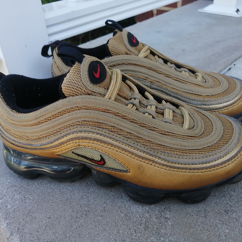 NIKE Air Vapormax Metallic Gold Bullet AQ2657 700